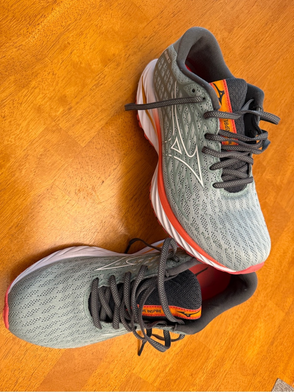 Mizuno Wave Inspire 20 Light Green/Gray/Coral Women's Running Sneakers Size 8